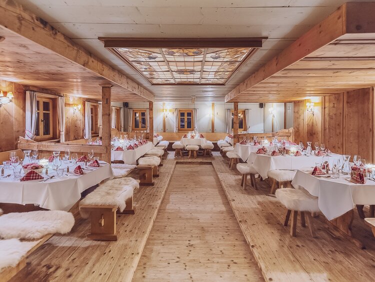 Blick in das gemütliche Restaurant Fuxägufer am Jakobshorn welches im schweizerischen Alpenstiel eingerichtet ist. | © Davos Klosters Mountains