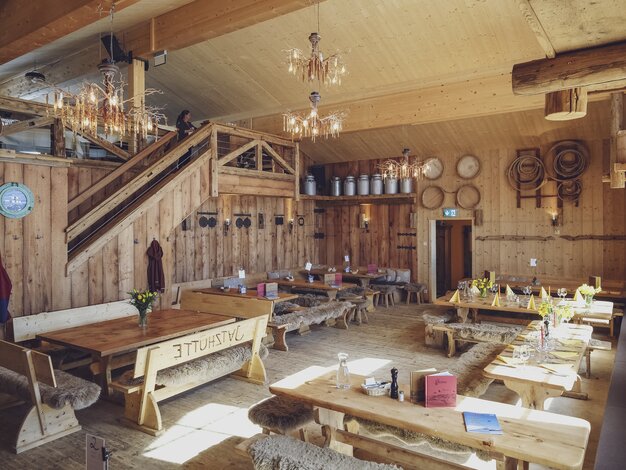 innenbereich der Jatzhütte Davos welche mit viel Liebe und Herzblut dekoriert ist. | © Davos Klosters  Mountains