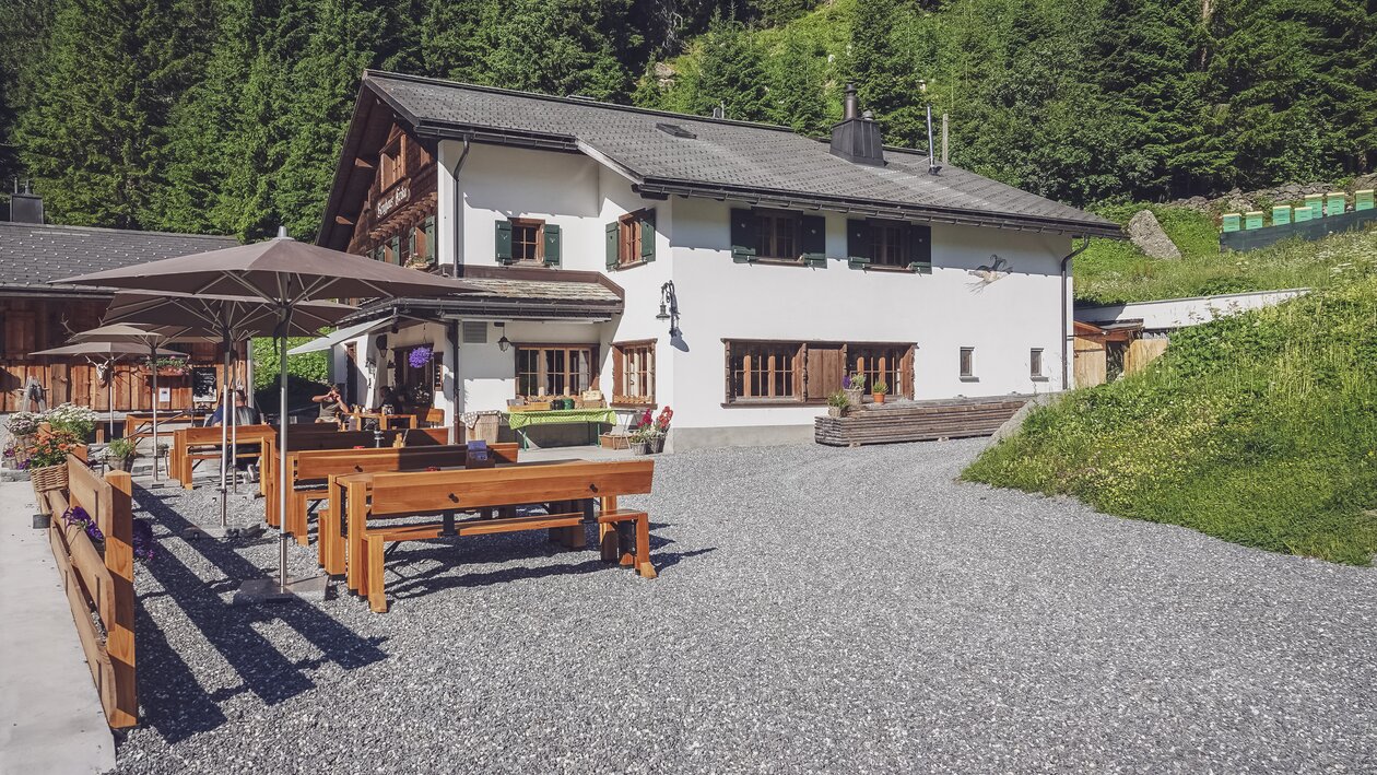 Rustikales Berghaus am Eingang der Schlappiner Walsersiedlung ob Klosters-Dorf. | © Davos Klosters Mountains