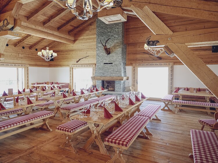 Gemütliche und einmaliges Restaurant auf Madrisa im Alpen-Chic Stiel.  | © Davos Klosters Mountains