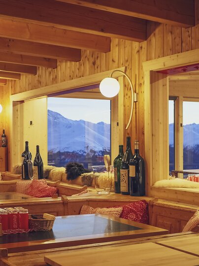 Gemütlich eingerichtetes Bergrestaurant Höhenweg auf Parsenn. | © Davos Klosters Mountains