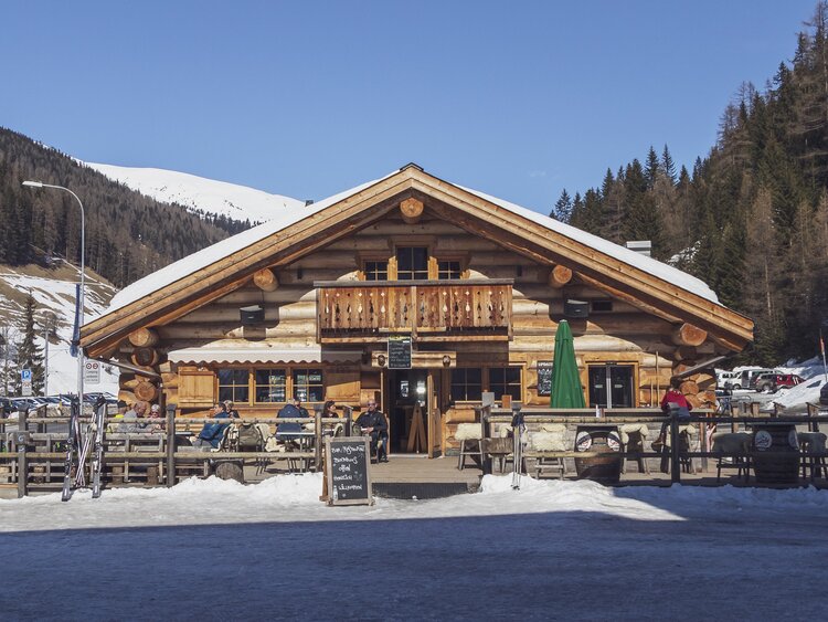 Terrasse des Restaurant Blockhuus Davos an der Talstation am Rinerhorn. | © Davos Klosters Mountains