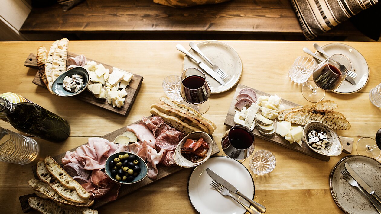 Kalte Platte mit Fleisch und Käse. | © Davos Klosters Mountains