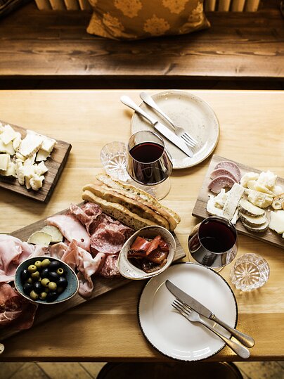 Kalte Platte mit Fleisch und Käse. | © Davos Klosters Mountains
