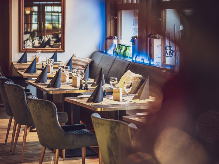 Eingedeckter Tisch im Restaurant Giodavin in Davos | © Davos Klosters Mountains