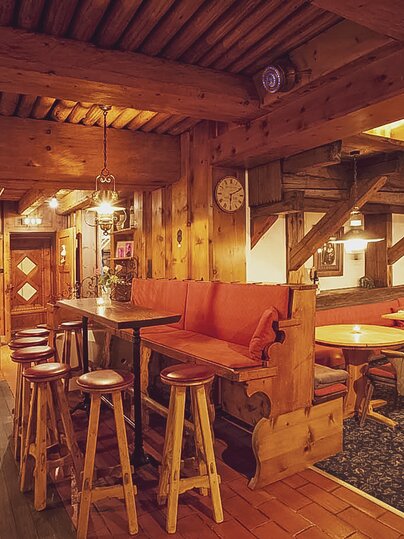 Altes Holzwerk und heimelige Stimmung in der Montana Stube in Davos. | © Davos Klosters Mountains