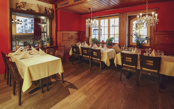 Blick in den Gastraum im Restaurant Steakhouse Ochsen. | © Davos Klosters Mountains