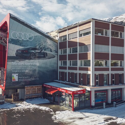 Aussenansicht Hauptgebäude Jakobshorn Talstation | © Davos Klosters Mountains 