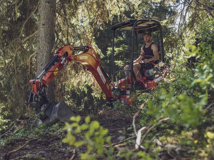 Mit dem Bagger wird der neue Weg gebaut. | © Davos Klosters Mountains