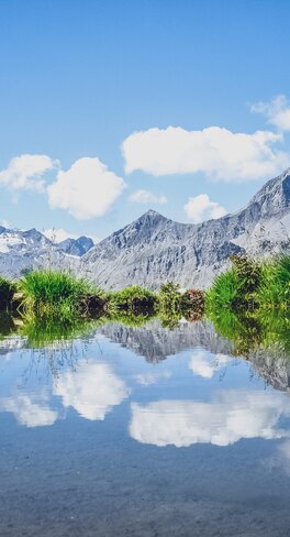 Leidbachhorn spiegelt sich im See | © Marcel Giger