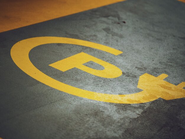 Parkplatz mit Ladestation | © Michael Fousert