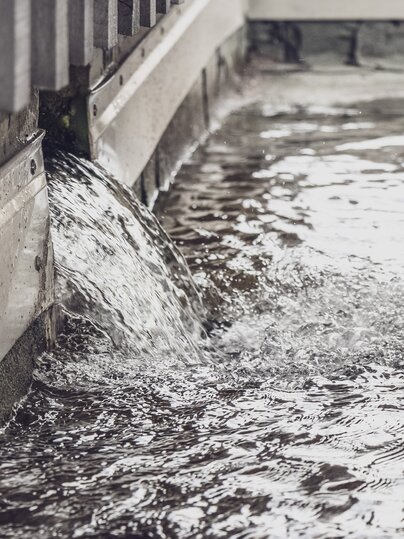 Mit dem gesammelten Wasser wird beim Kraftwerk Jschalp Strom hergestellt. | © Davos Klosters Mountains