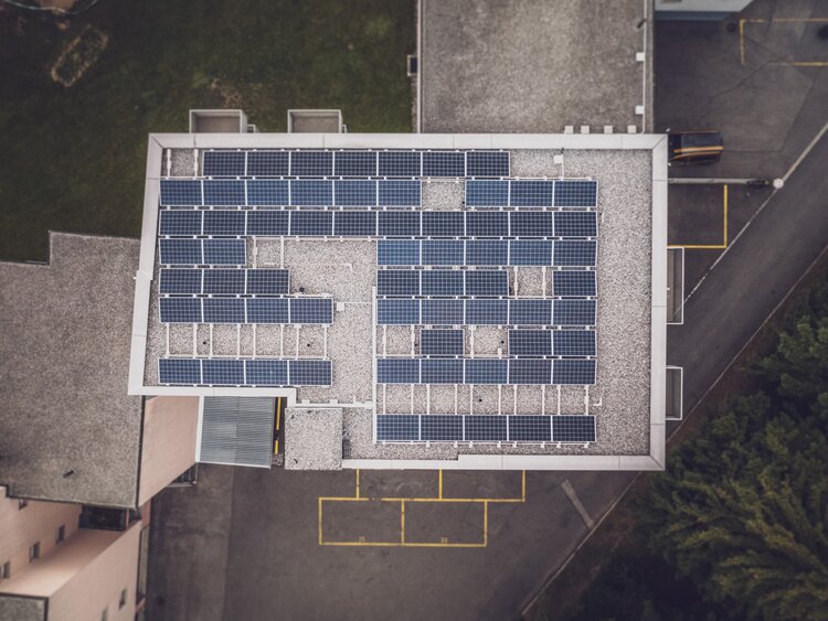 Photovoltaikanlage aus Vogelperspektive  | © Davos Klosters Mountains 