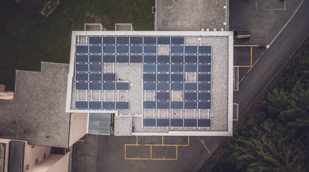 Photovoltaikanlage aus Vogelperspektive  | © Davos Klosters Mountains 