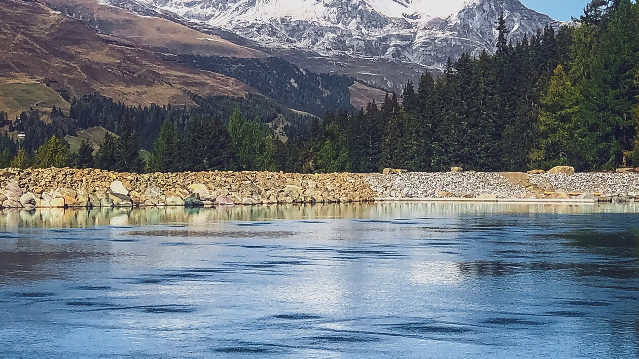 Nüllisee mit Blick zum Schiahorn | © Davos Klosters Mountains