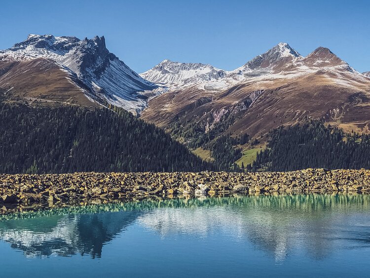 Nüllisee mit Blick auf das Bärental | © Davos Klosters Mountains