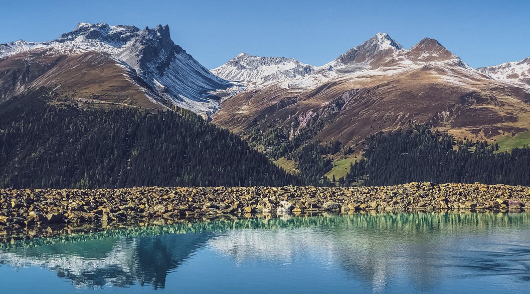Nüllisee mit Blick auf das Bärental | © Davos Klosters Mountains Nüllisee mit Blick auf das Bärental | © Davos Klosters Mountains