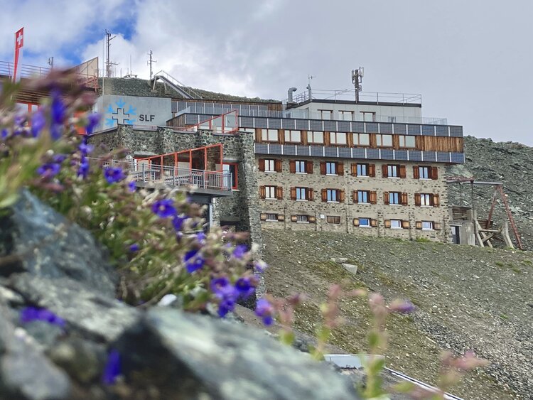 Solaranlage am SLF-Gebäude auf dem Weissfluhjoch | © Davos Klosters Mountains
