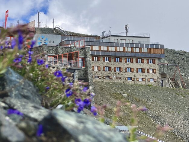 Solaranlage am SLF-Gebäude auf dem Weissfluhjoch | © Davos Klosters Mountains