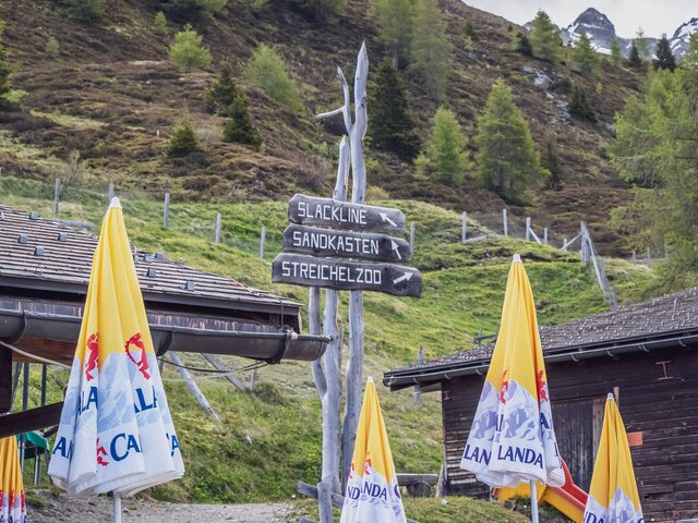 Schilder Rinerhorn Sommer  | © Davos Klosters Bergbahnen