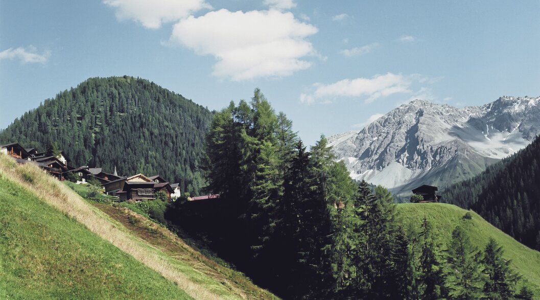 Walserdorf Monstein | © Davos Toursimsus / Raphael Koch Das Walserdorf Monstein liegt in einer traumhaften Berglandschaft eingebettet. | © Davos Toursimsus / Raphael Koch
