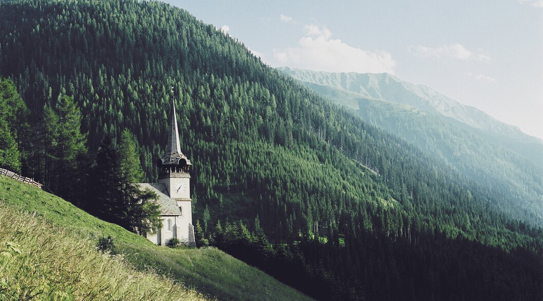 Kirche von Monstein | © Davos Tourismus / Raphael Koch Blick auf die wunderschöne und traditionelle Kirche von Monstein. | © Davos Tourismus / Raphael Koch