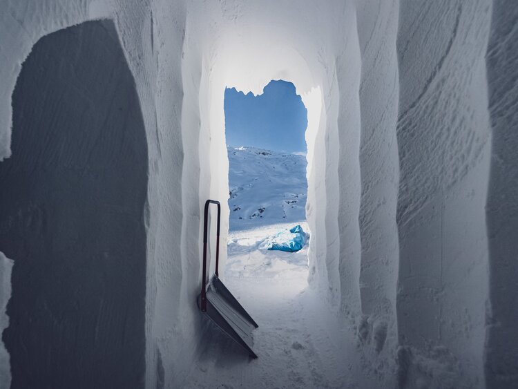 Noch nicht fertiggestellter Eingang im Iglu  | © Davos Klosters Mountains 