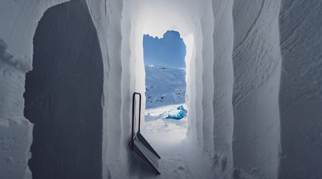 Noch nicht fertiggestellter Eingang im Iglu | © Davos Klosters Mountains Noch nicht fertiggestellter Eingang im Iglu | © Davos Klosters Mountains