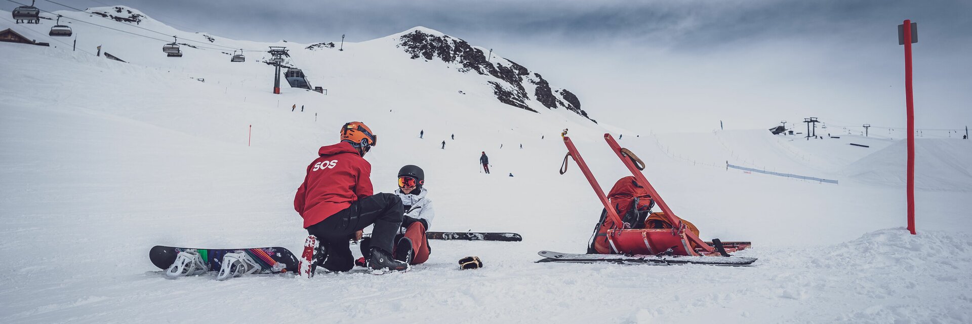 SOS Patrouilleur beim Abtransport mit Rettungsschlitten  | © Davos Klosters Mountains 
