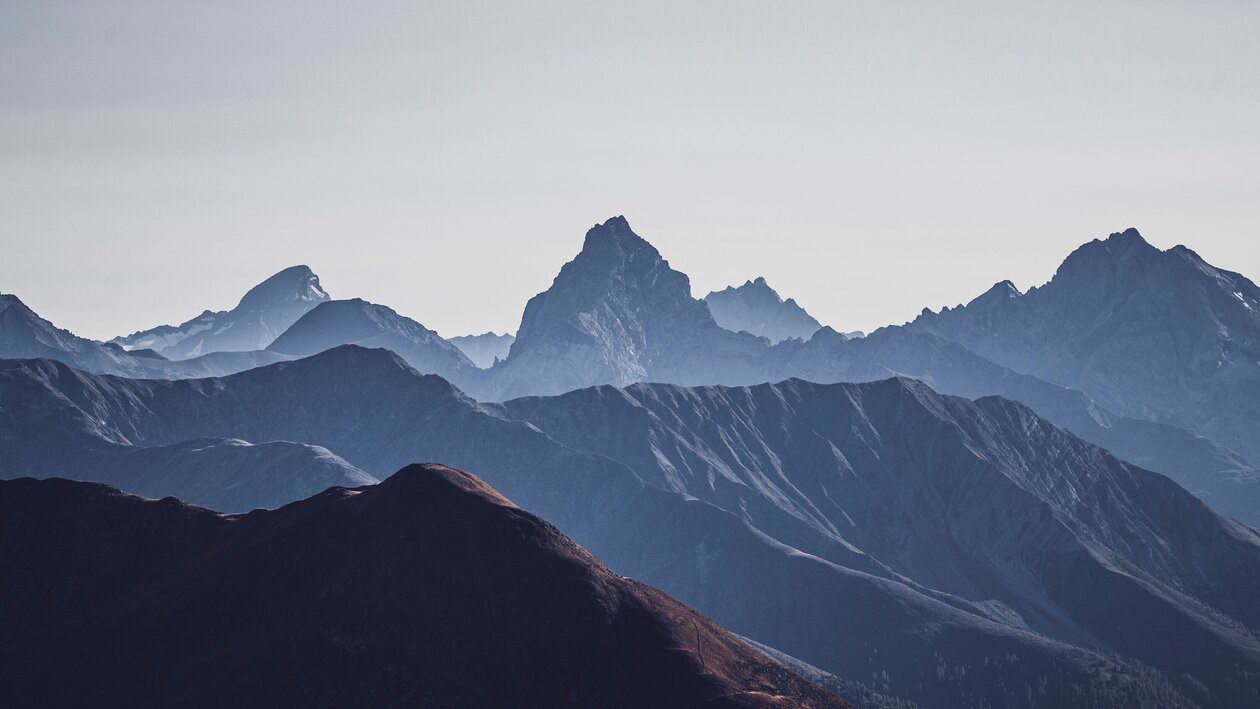 Aussicht auf diverse Berge  | © Davos Klosters Mountains 