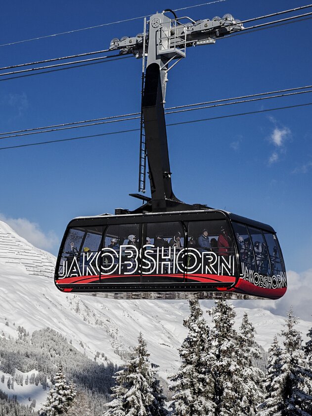 First section of the Jakobshorn gondola which transports our guest to the ski area Jakobshorn. | © Davos Klosters Mountains