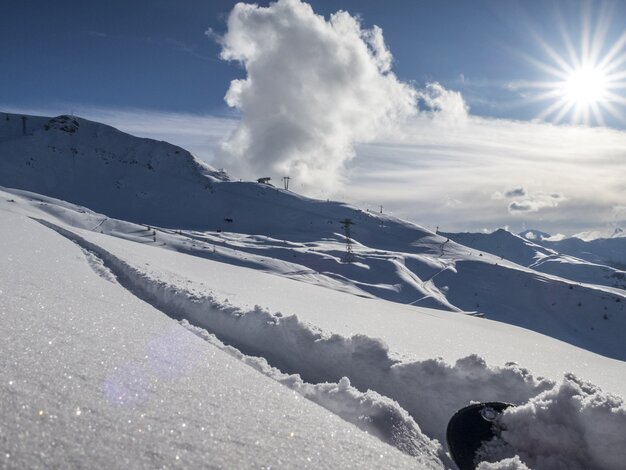 Tiefschnee Spuren mit Blickrichtung Bräma und Gipfel. | © Davos Klosters Mountains