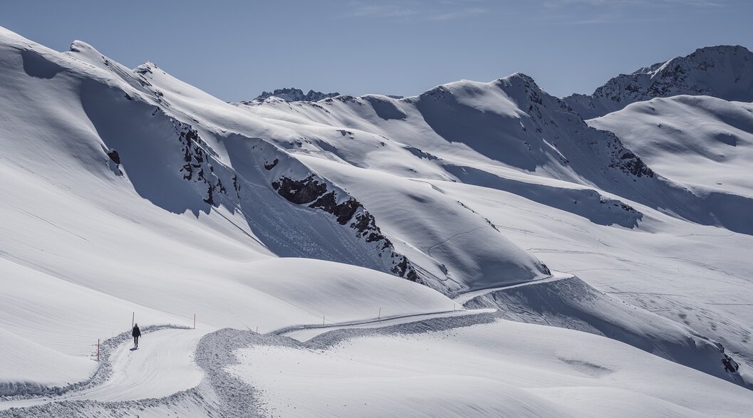 Winter hiking trail towards stadler lake at the Jakobshorn. | © Davos Klosters Mountains