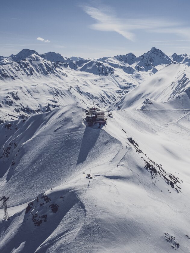 Bergpanorama Jakobshorn | © Davos Klosters Mountains Bergpanorama mit Blick auf ein Teil des Skigebiet Jakobshorn. | © Davos Klosters Mountains