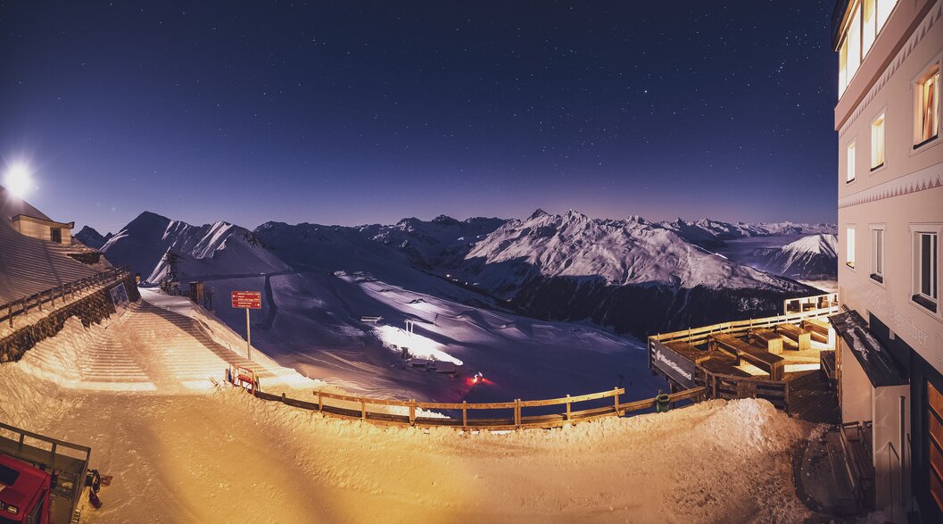 Nachtaufnahme Jakobshorn | © Davos Klosters Mountains Nachtaufnahme von der Jakobshorn Bergstation aus. | © Davos Klosters Mountains