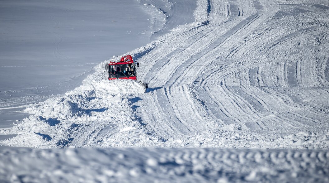 Pistenbully bei der Arbeit | © Davos Klosters Mountains Pistenbully im Einsatz am Userisch. | © Davos Klosters Mountains