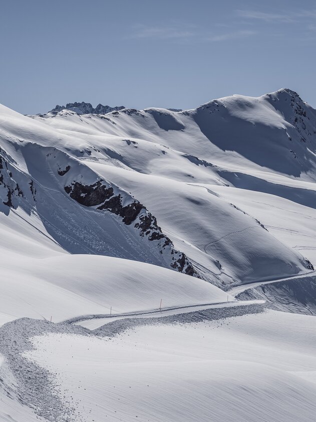 Winterwanderweg Jakobshorn | © Davos Klosters Mountains Winterwanderweg in richtung Stadler See am Jakobshorn. | © Davos Klosters Mountains
