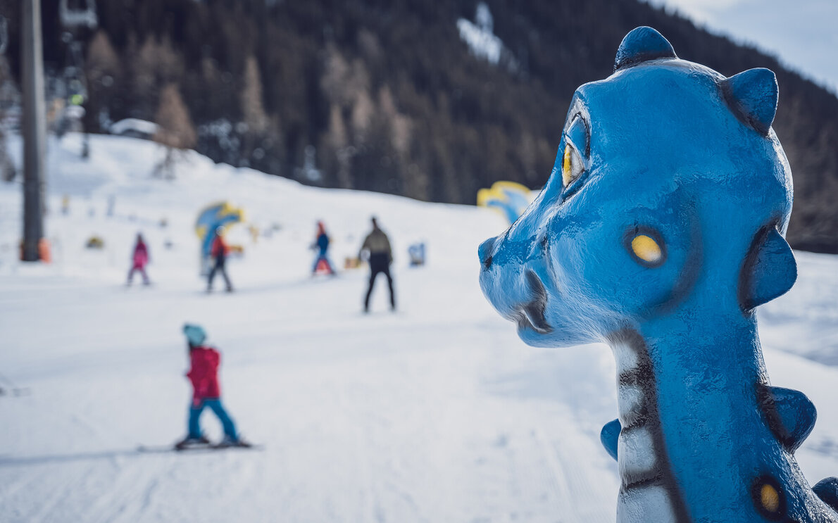 Drachenfigur als Maskottchen für Kinder | © Davos Klosters Mountains 
