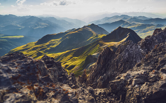 Blick vom Weissfluhgipfel auf die traumhafte Bergwelt im Sommer. | © Davos Klosters Mountains