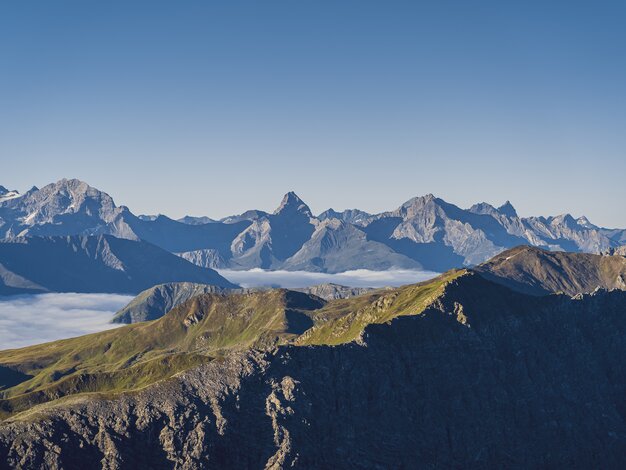Eindrückliche Bergkulisse mit Sicht zum Tinzenhorn. | © Davos Klosters Mountains