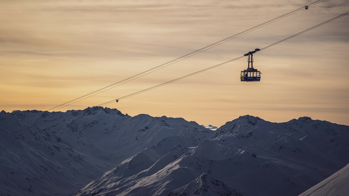 Bild von Gondel bei Sonnenuntergang  | © Davos Klosters Mountains 