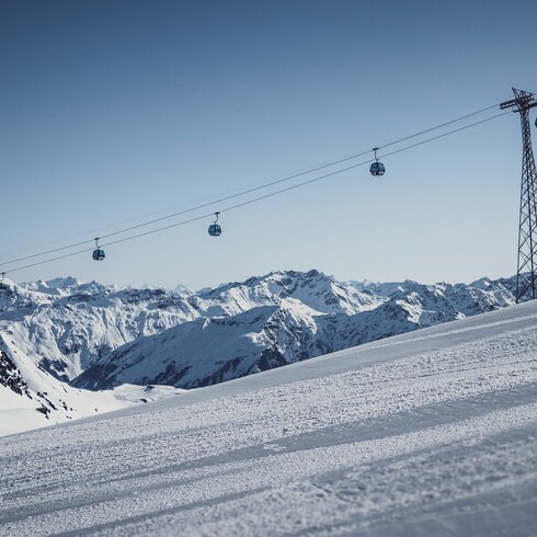 Man sieht die Schiferbahn bei schönem Wetter. | © Davos Klosters Mountains