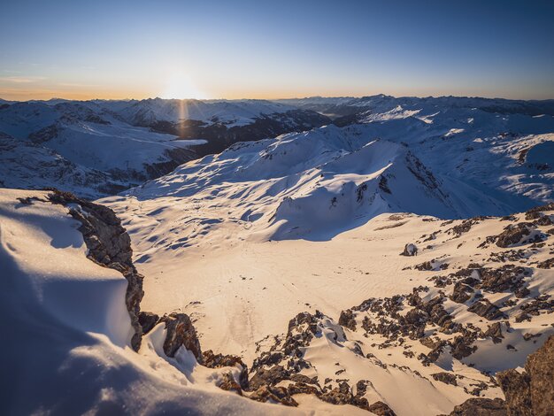 Bergpanorama am Weissfluhjoch in Davos mit Blick auf das Rheintal. | © Davos Klosters Mountains