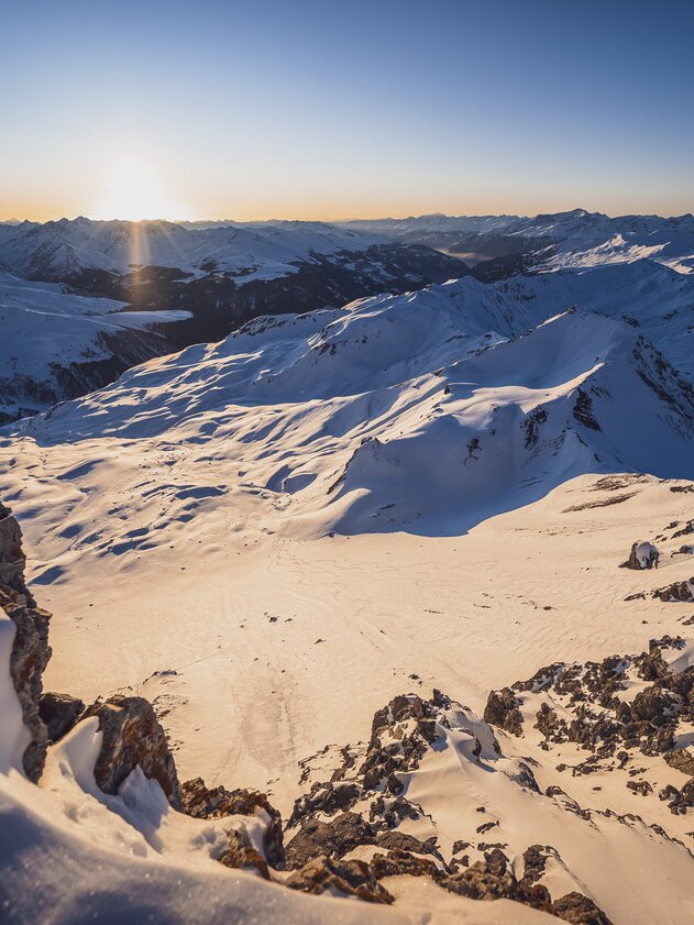 Mountain panorama at the Weissfluhjoch in Davos with view to the Rheintal. | © Davos Klosters Mountains