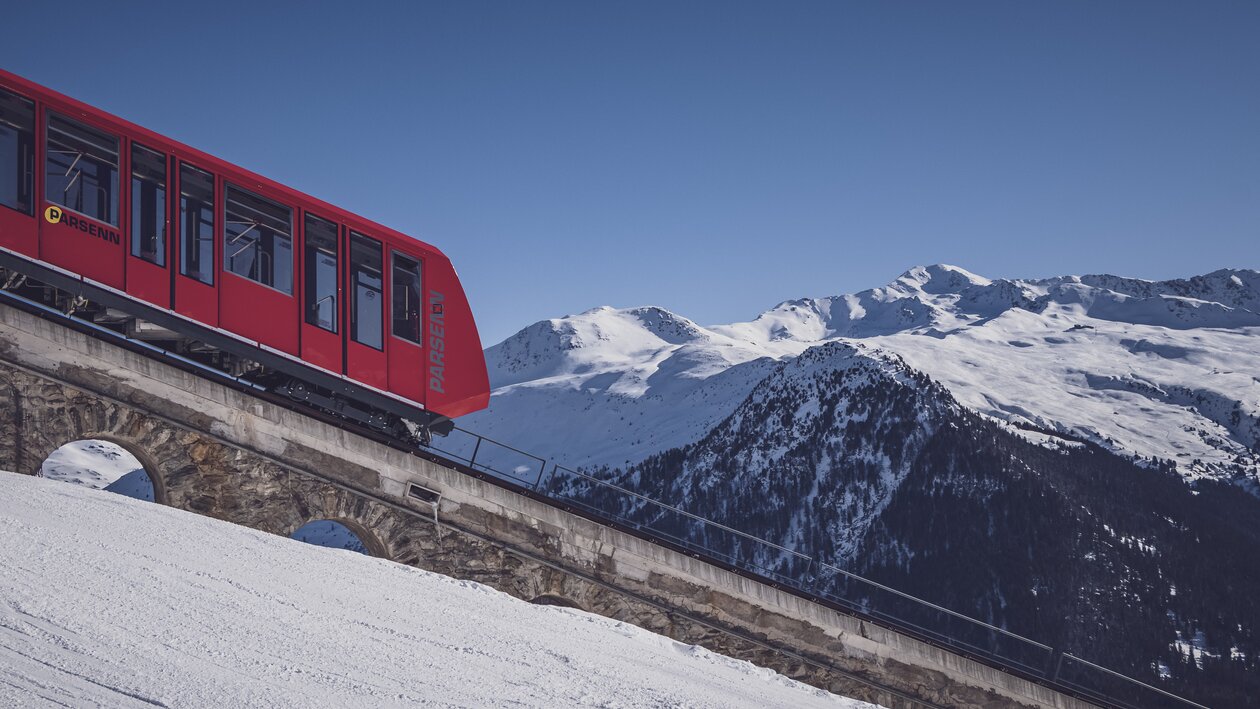 Parsennbahn in Fahrtrichtung Mittelstation Höhenweg. | © Davos Klosters Mountains