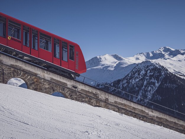 Parsennbahn in Fahrtrichtung Mittelstation Höhenweg. | © Davos Klosters Mountains