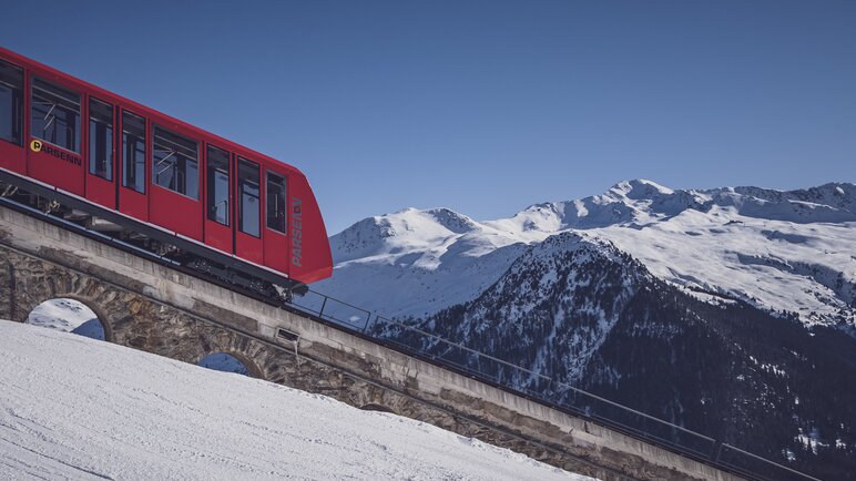 Parsennbahn in Fahrtrichtung Mittelstation Höhenweg. | © Davos Klosters Mountains