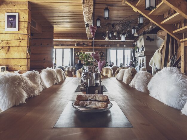 Heimelige Atmosphäre im Bergrestaurant Mäderbeiz auf Pischa. | © Davos Klosters Mountains