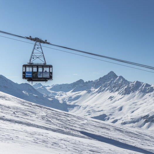 Pischa Gondel mit wunderbarm Bergpanorama im Hintergrund. | © Davos Klosters Mountains