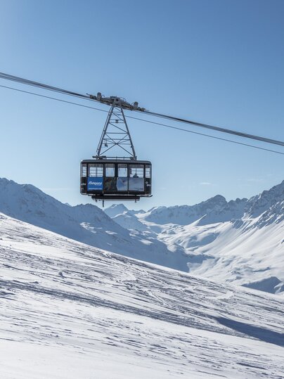 Pischa Gondel mit wunderbarm Bergpanorama im Hintergrund. | © Davos Klosters Mountains